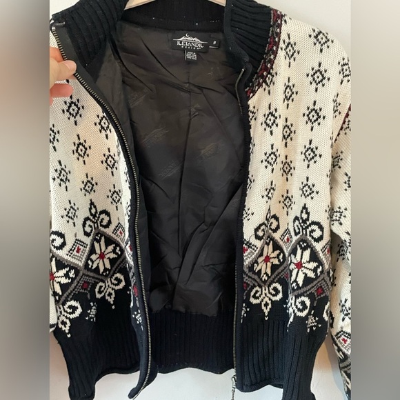 Vintage Icelandic Design Zip Up Snowflake Sweater - Picture 12 of 13